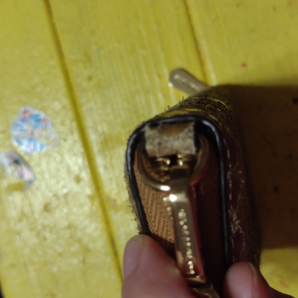 Michael Kors Wallet - Picture 4 of 5